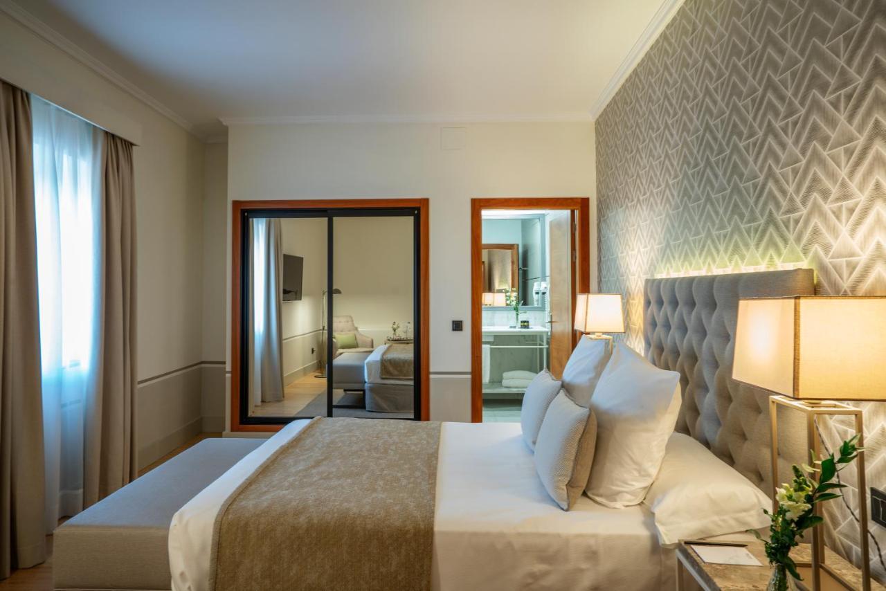 Hospes Palacio De Arenales & Spa Cáceres Exterior photo A bedroom at the hotel