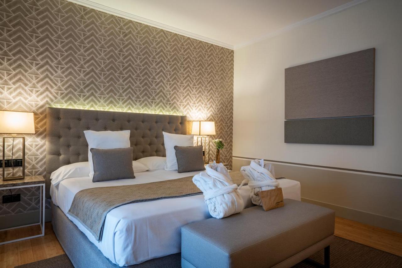 Hospes Palacio De Arenales & Spa Cáceres Exterior photo A room at the hotel
