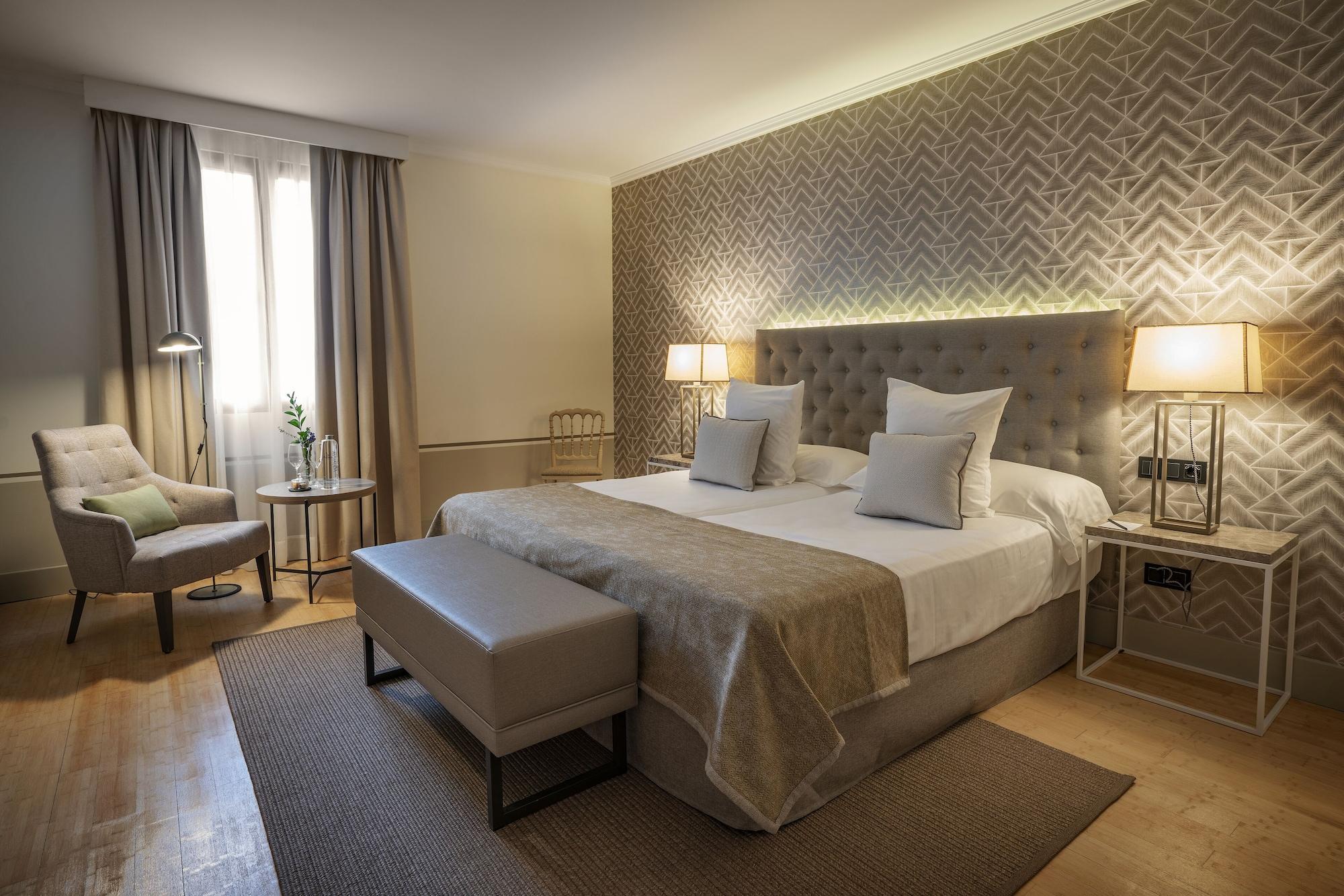 Hospes Palacio De Arenales & Spa Cáceres Exterior photo Deluxe room