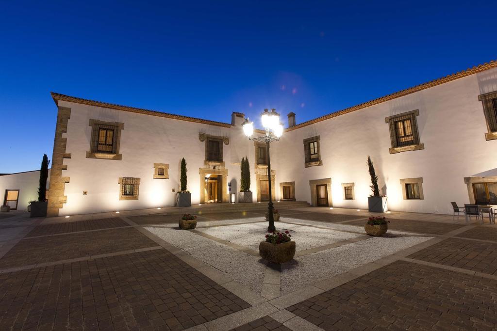 Hospes Palacio De Arenales & Spa Cáceres Exterior photo Pazo de Banga