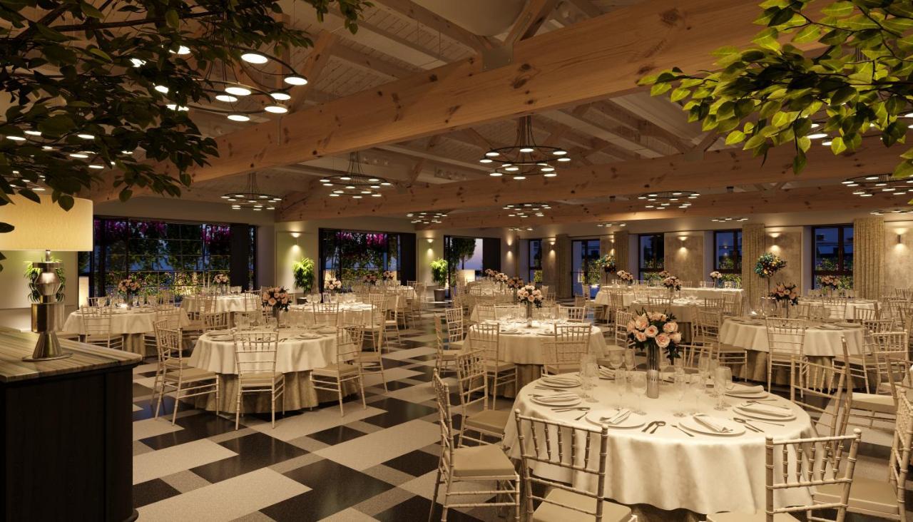 Hospes Palacio De Arenales & Spa Cáceres Exterior photo The interior of the ballroom